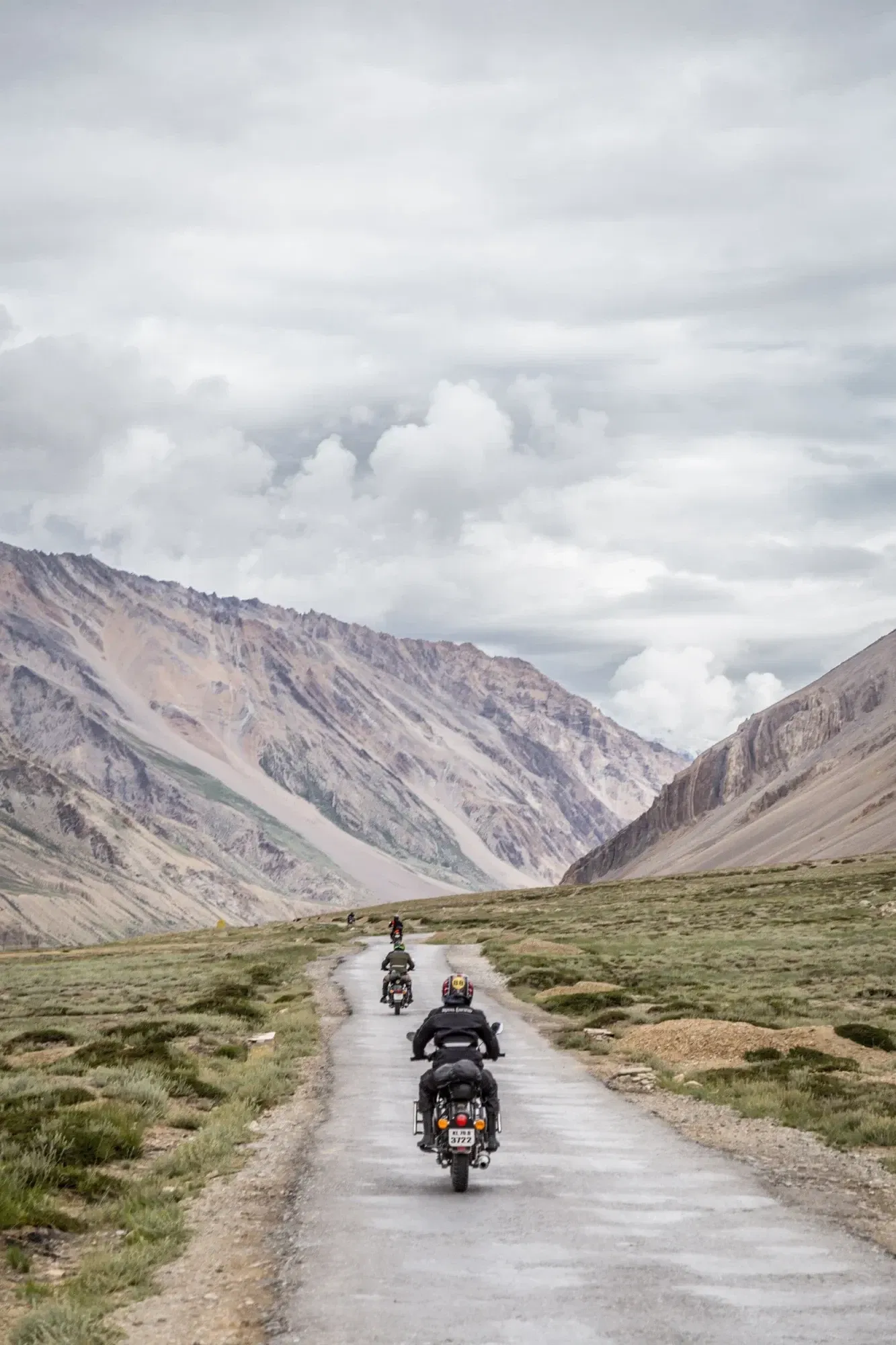 clks326bt00ww35sz7iwa5ezp_royal-enfield-SlF40JIv82s-unsplash.webp