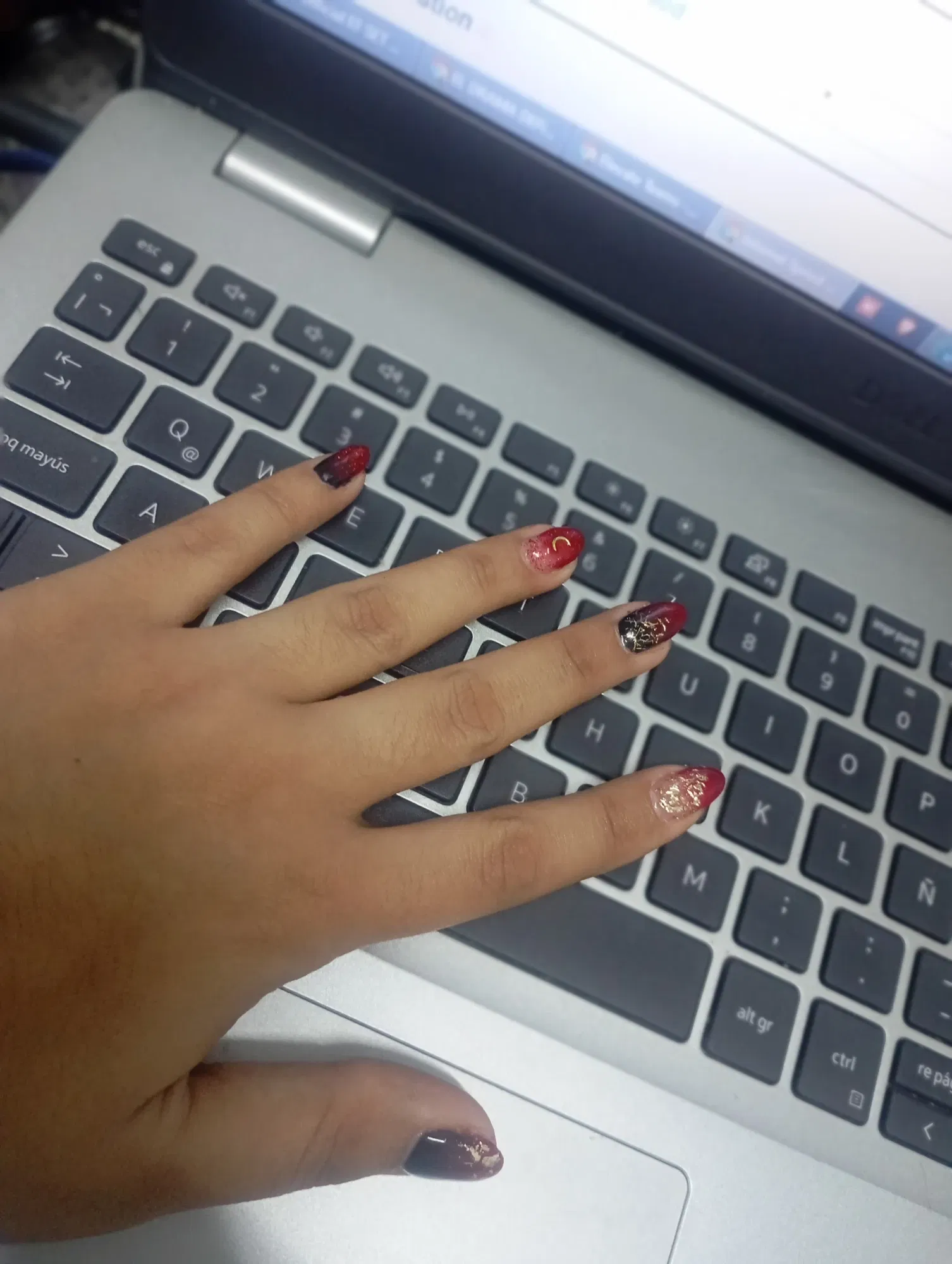 QTXAW6yU3qScHYjD_1000963190.webp