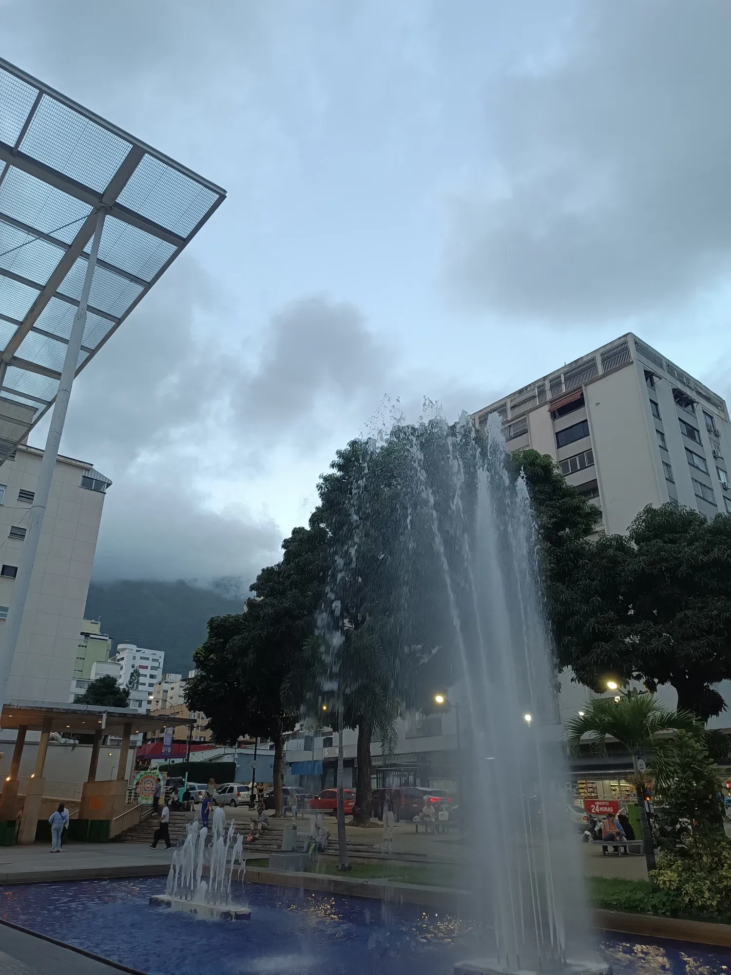 ehzxEpHAUM7kyjLq_1000311364.webp