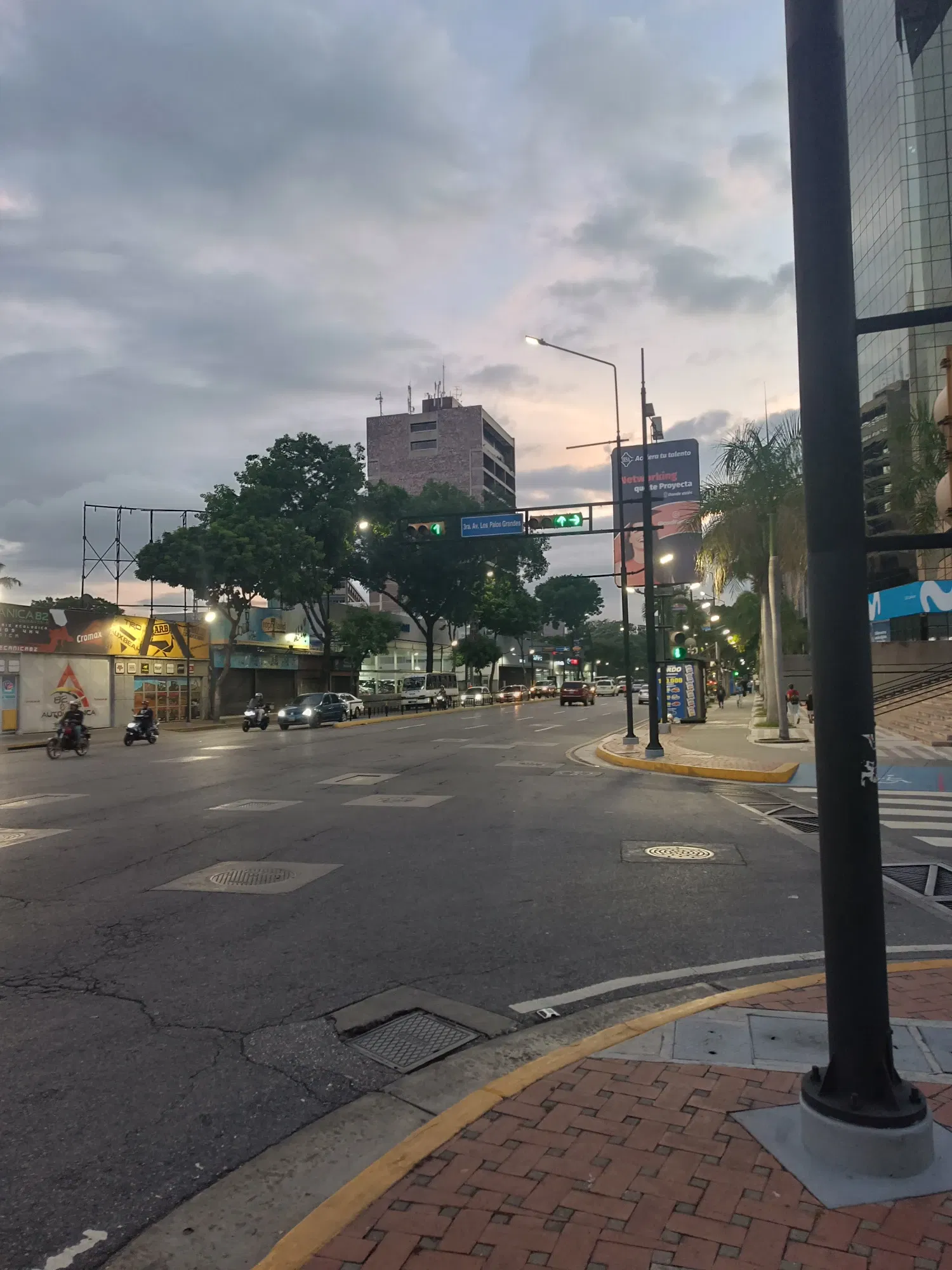wqfUE5rcayB55xEA_1000266150.webp