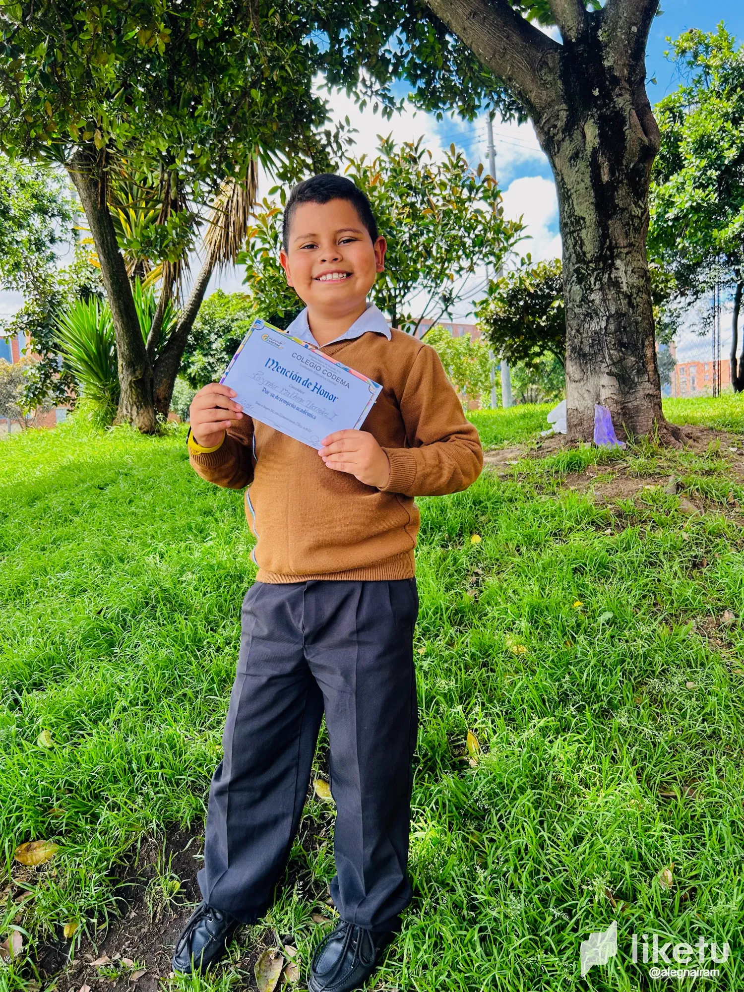 Cg9bww6dbUrPCLQb…
Payout: 0.000 HBD🎓Reynier Recibe Mención de Honor en el Colegio 🏫Reynier Receives Honorable Mention at School
2025-07-17 12:53<liketuimages> <center> ![634tfnobe5rfbcaD_IMG_0055.png