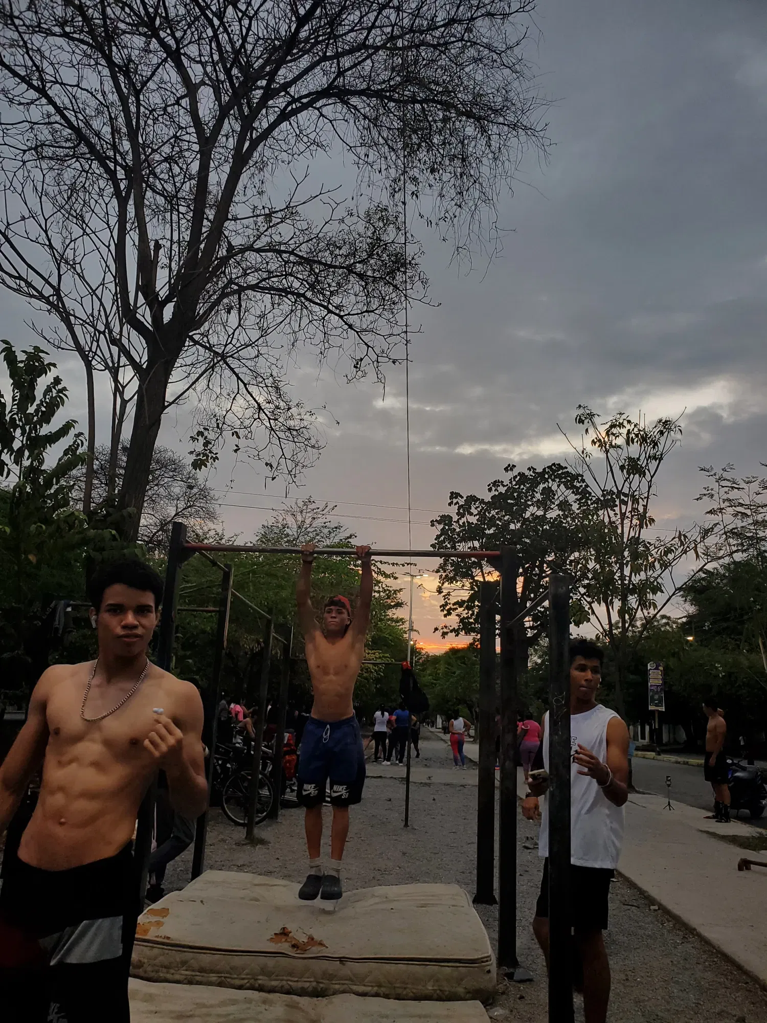 1Bg165pl8V7NFGRd_20250421_183759.webp
