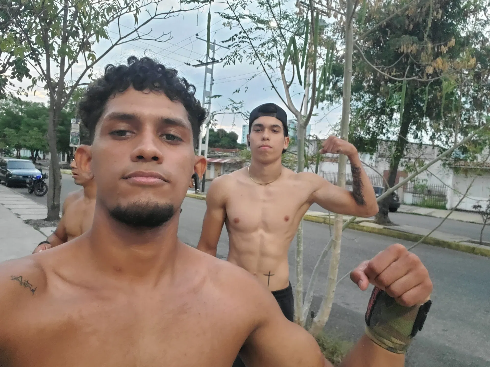 HzgVqVFKtl4STFpl_20250421_184058.webp