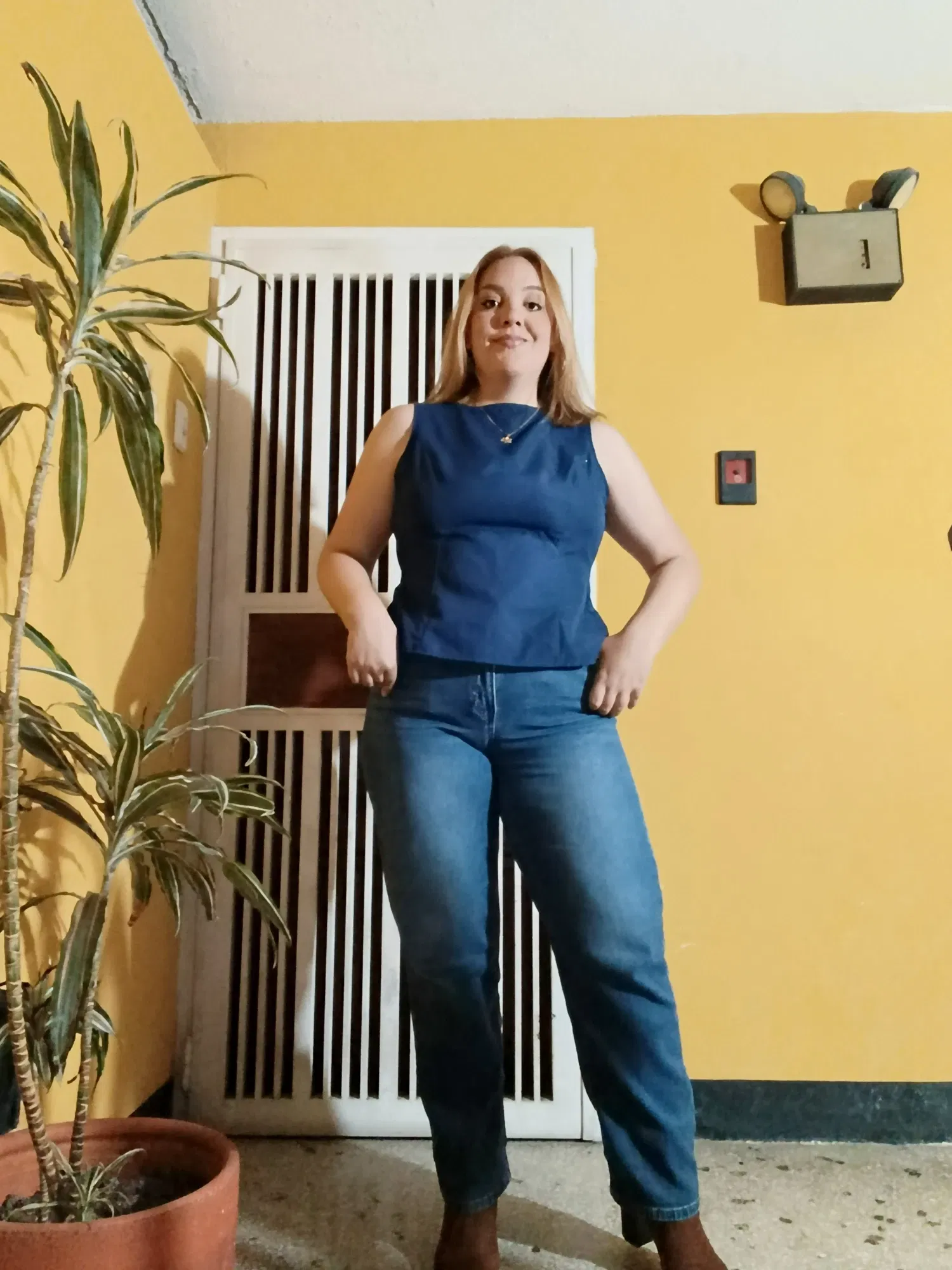 i4FcQwmEuAIavRqf_1000191433.webp