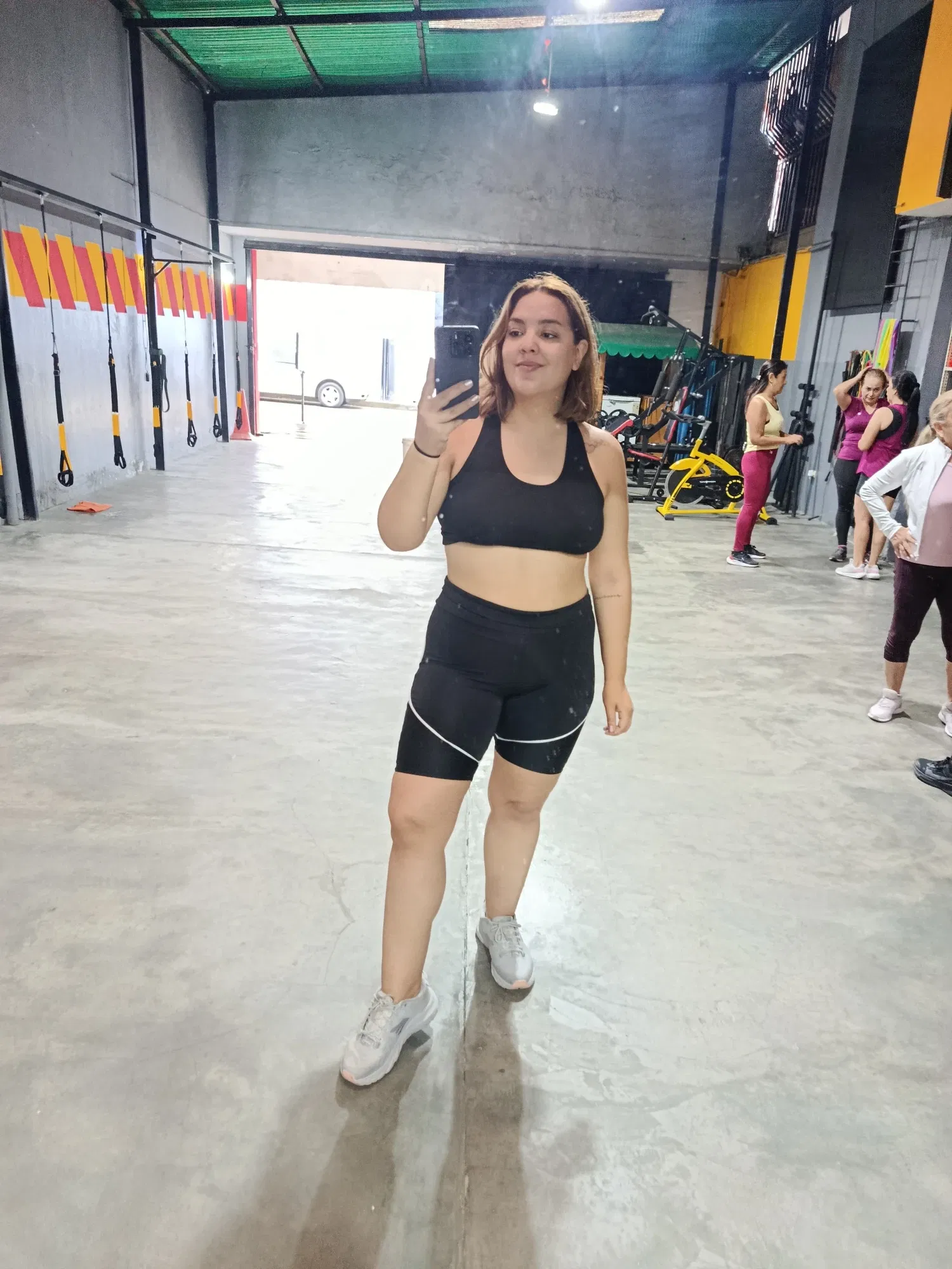 sahOjLffzr7g4hhp_1000116096.webp