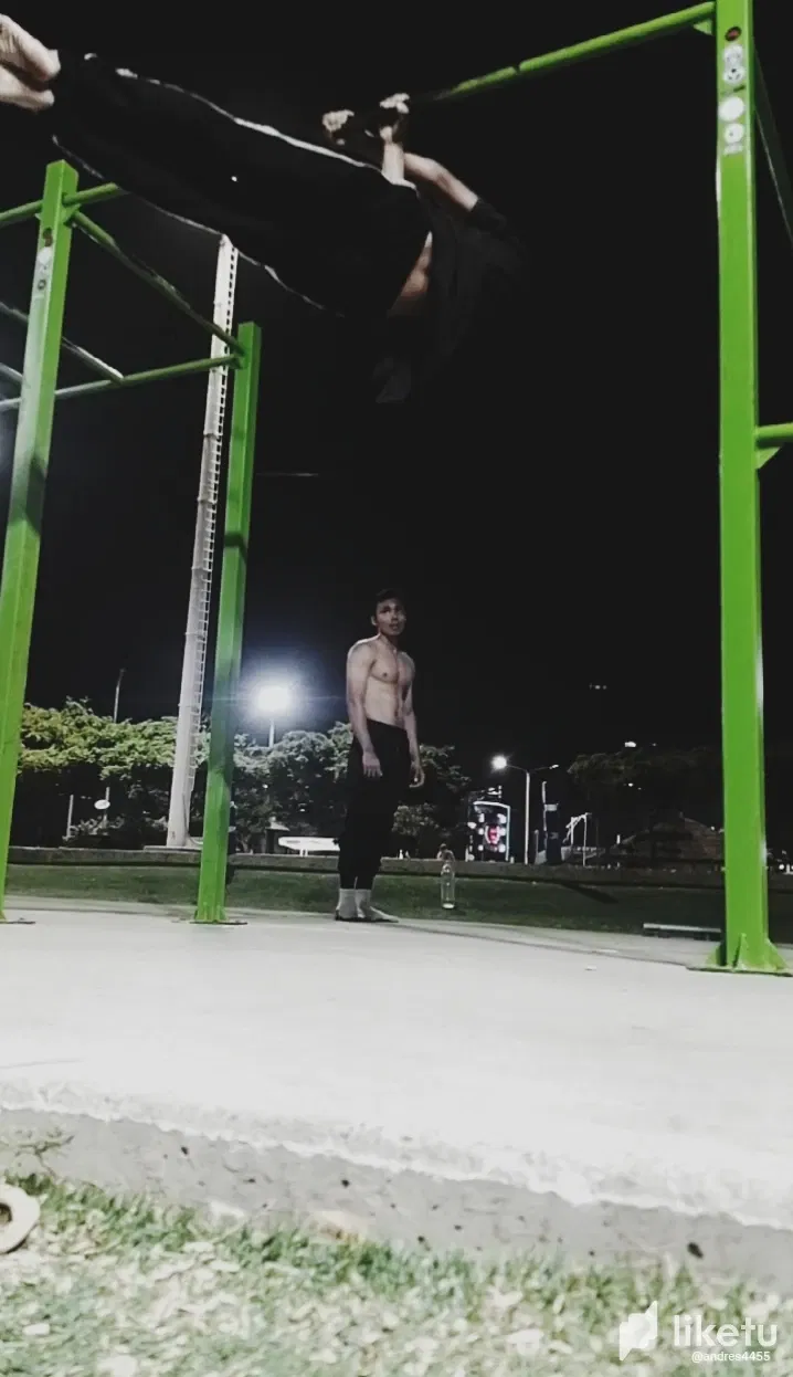 clt57da2g004iuhsz37gk2dnz_FotoGrid_20240227_225114220.webp/