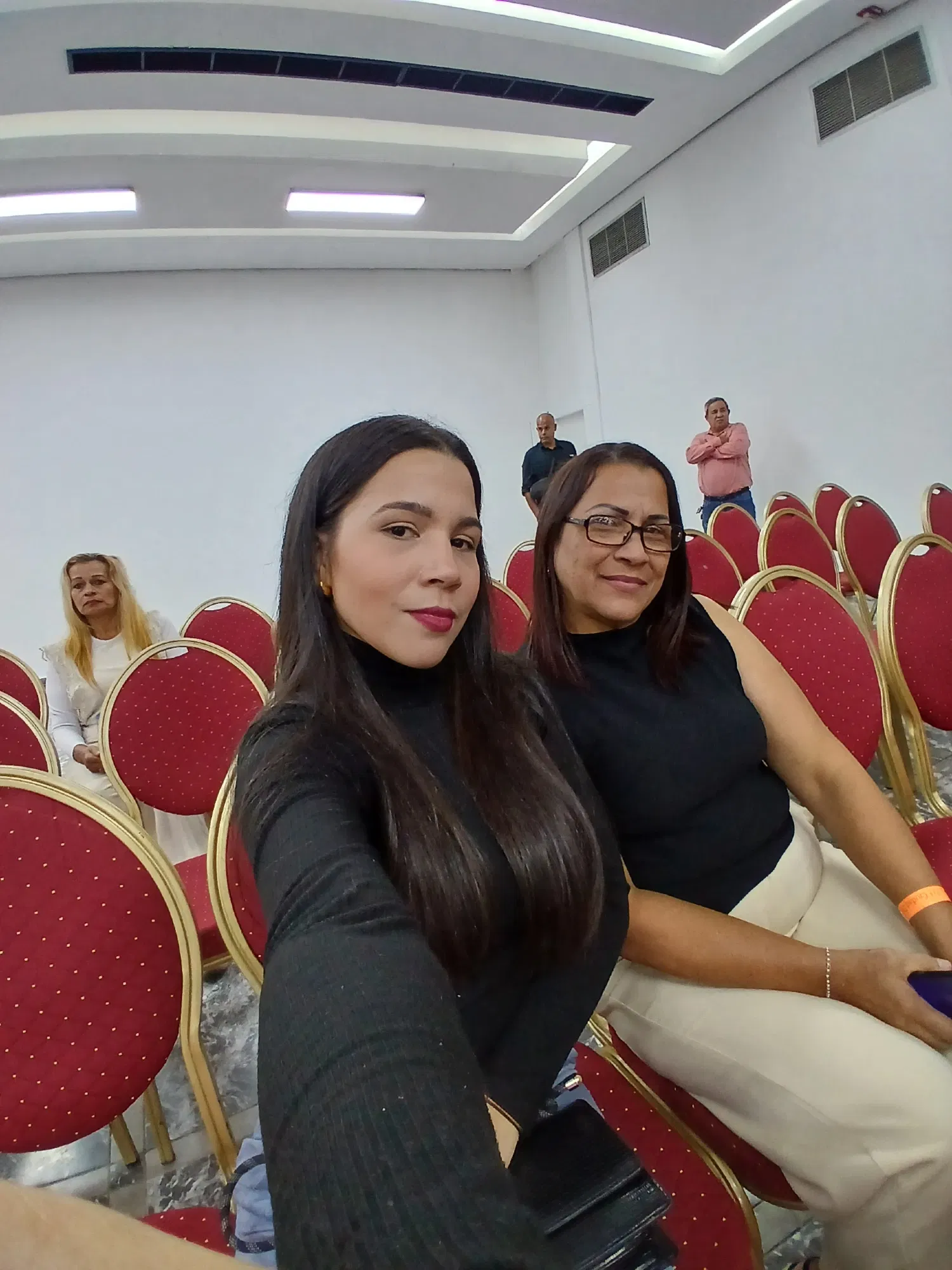 kYMmpiIcxuGqvX3E_1000061871.webp