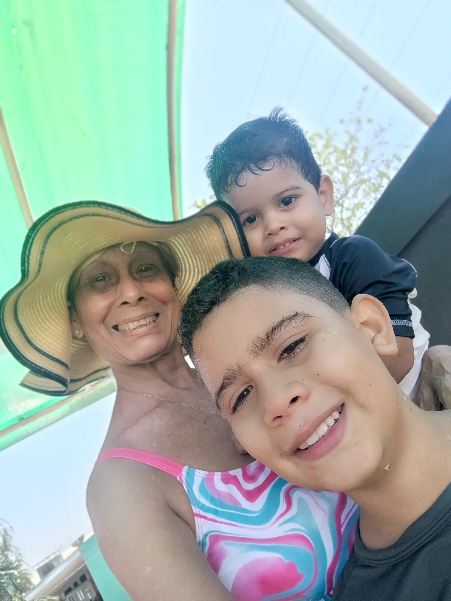 [ENG-ESP] Enjoying a swim with the family || Disfrutando de una piscinada con la familia 