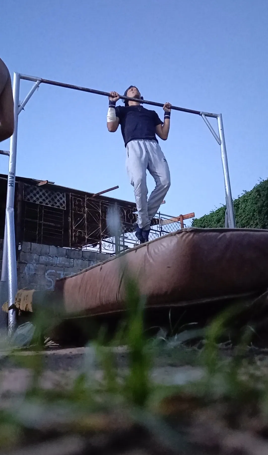 cm1hwmfBSwinyRaa_1758001538835.webp