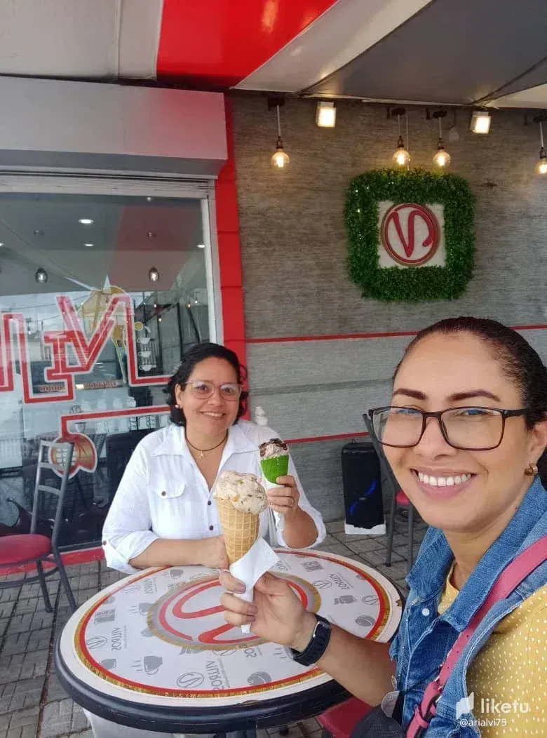 Visiting something more than just an ice cream shop. Villros caripito.// Visitando algo más que una heladería. Villros caripito.[ENG-ESP].