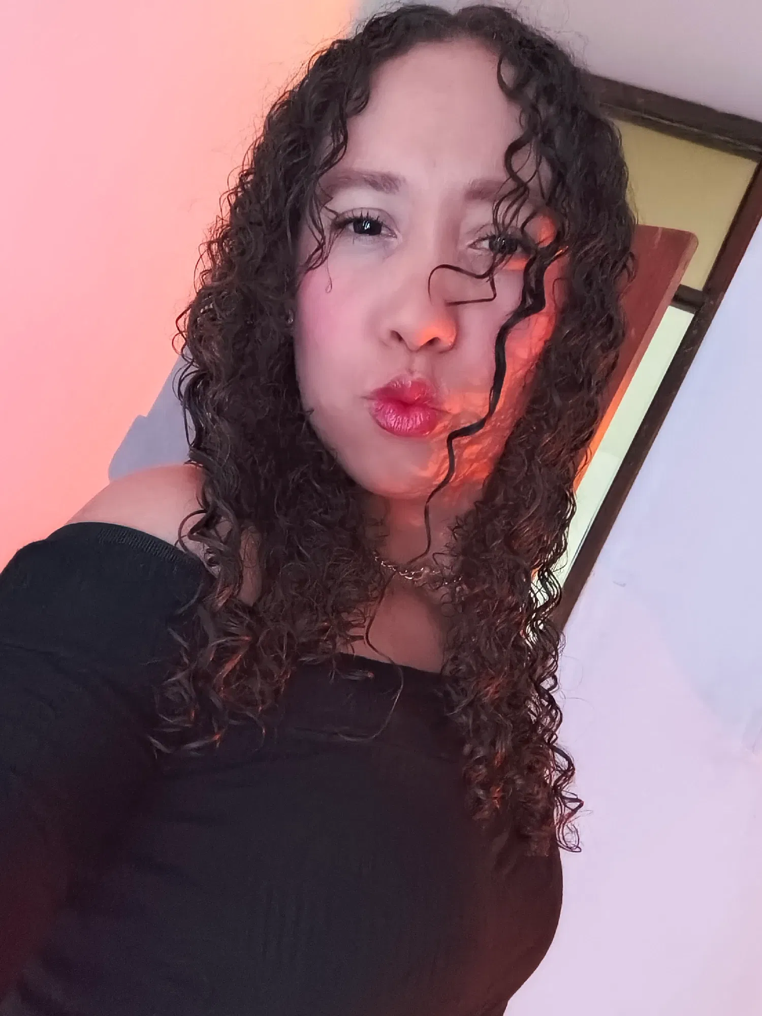 KVsainTp9wfxRyxM_1000130738.webp