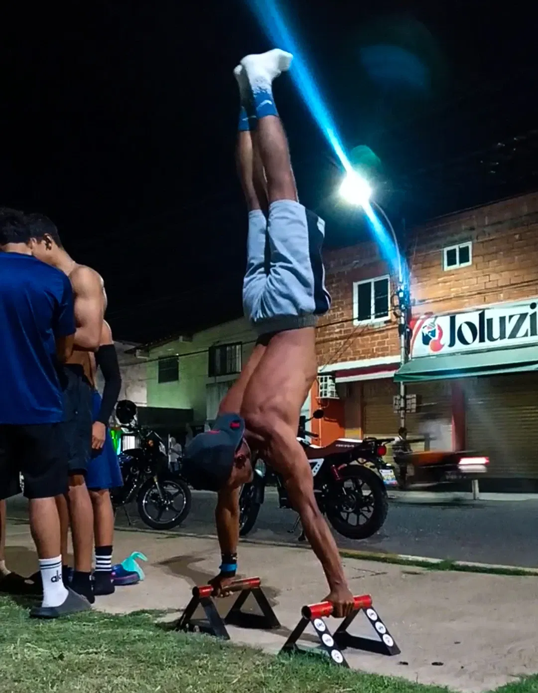 orxdHMhv50AIqUq0_1000663998.webp