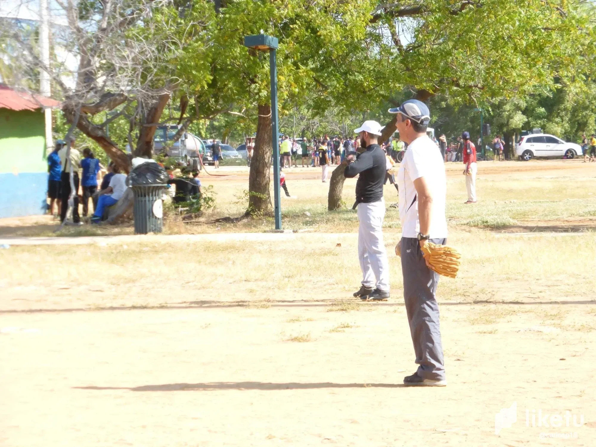 clc9t8h5p00nq8tszdwg4gtn3_play_2.webp