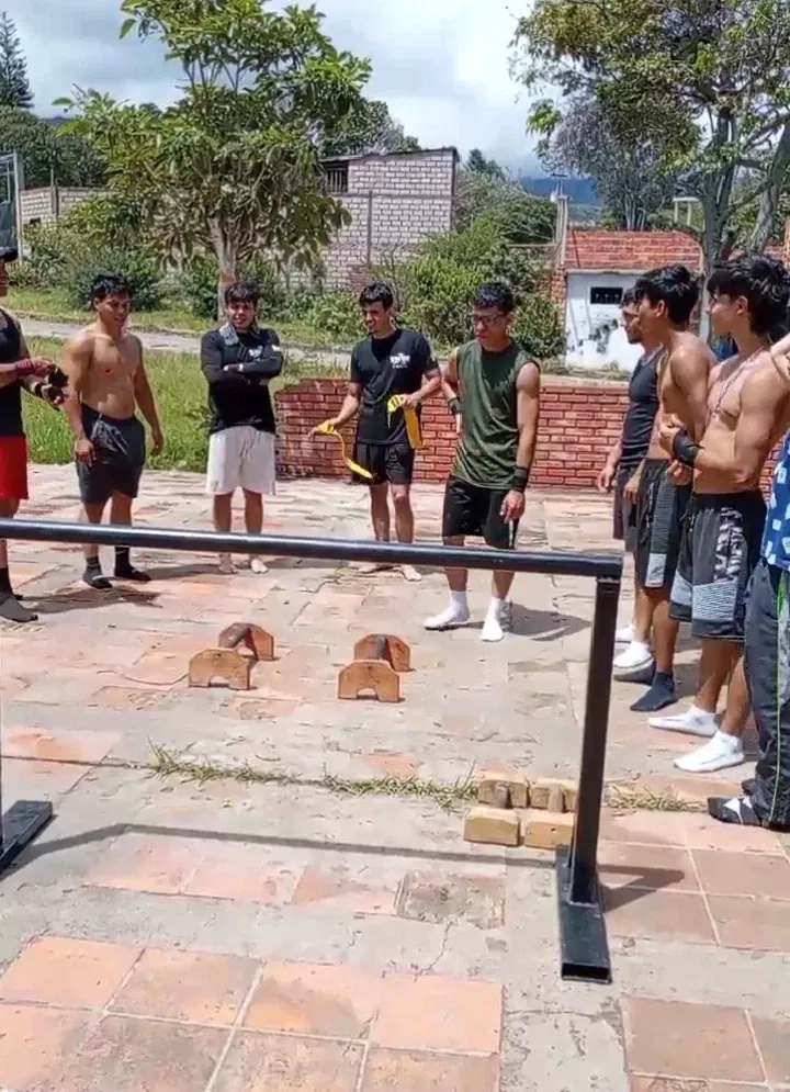 TChNcsWVeUcLRBa0_1758889882513.webp