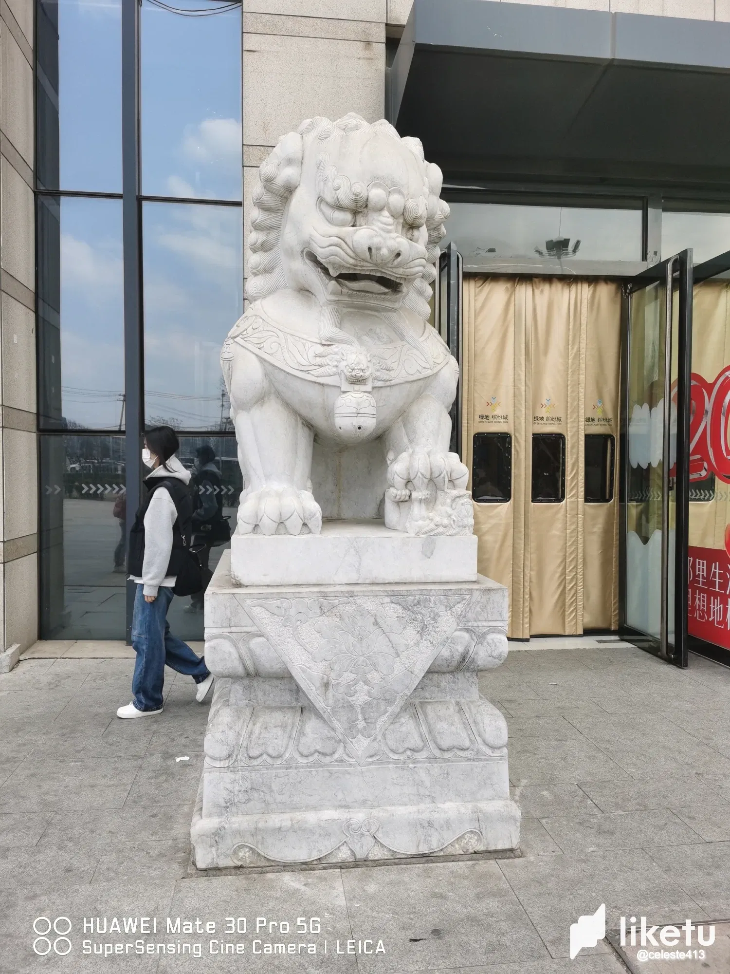 eaxpbGe85LaYc2S4_471742054411_.pic_hd.webp