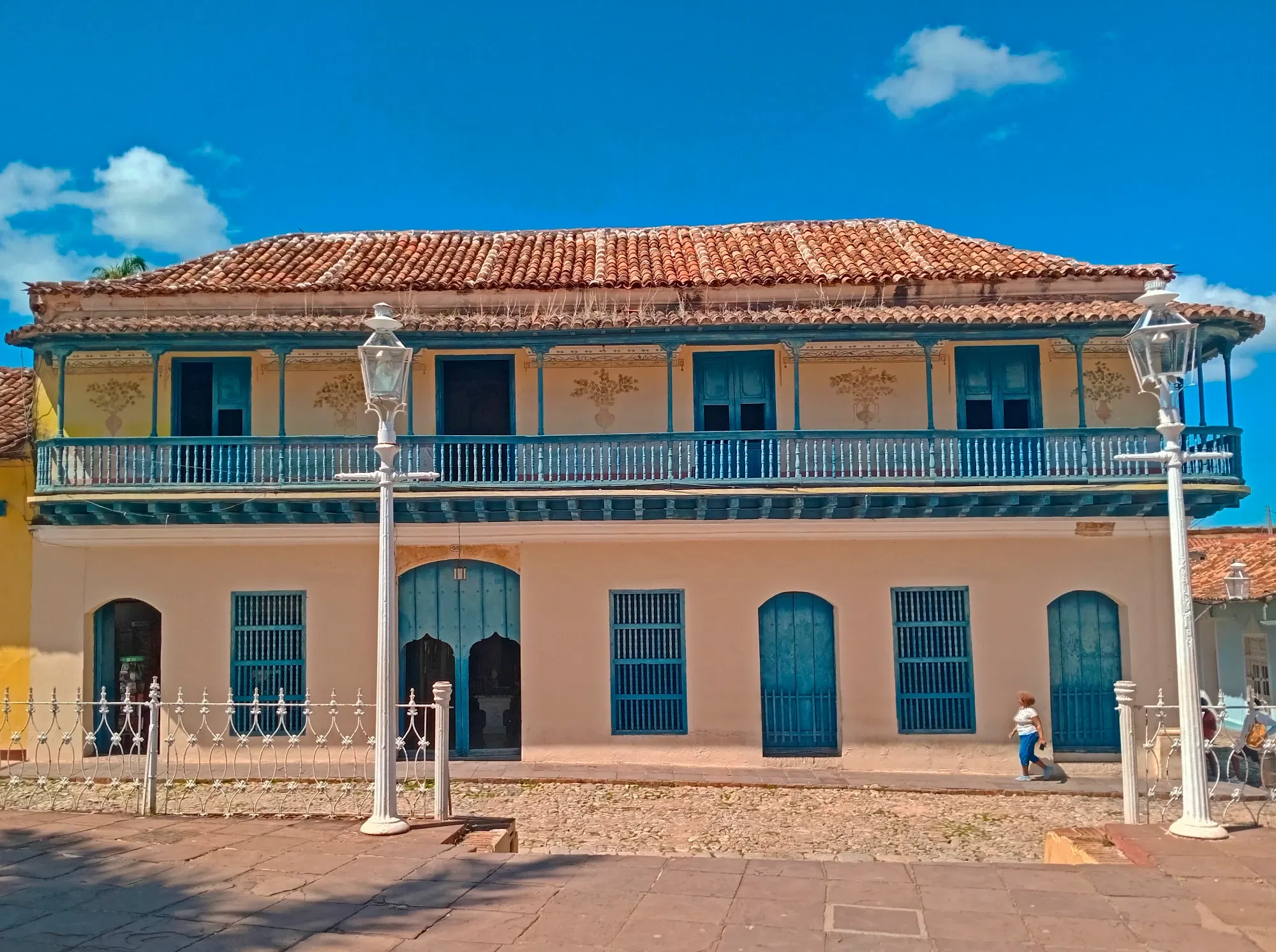 lEb7AUVrja9CGflC_1000924295.webp