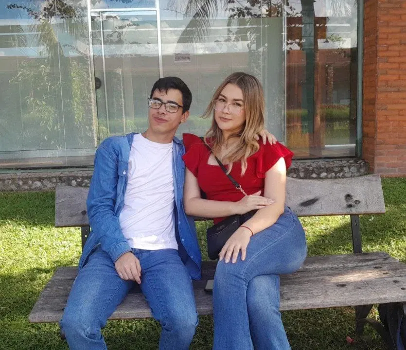 Salida de Amigos en el Centro Comercial "La Cascada" [ENG-SPA]