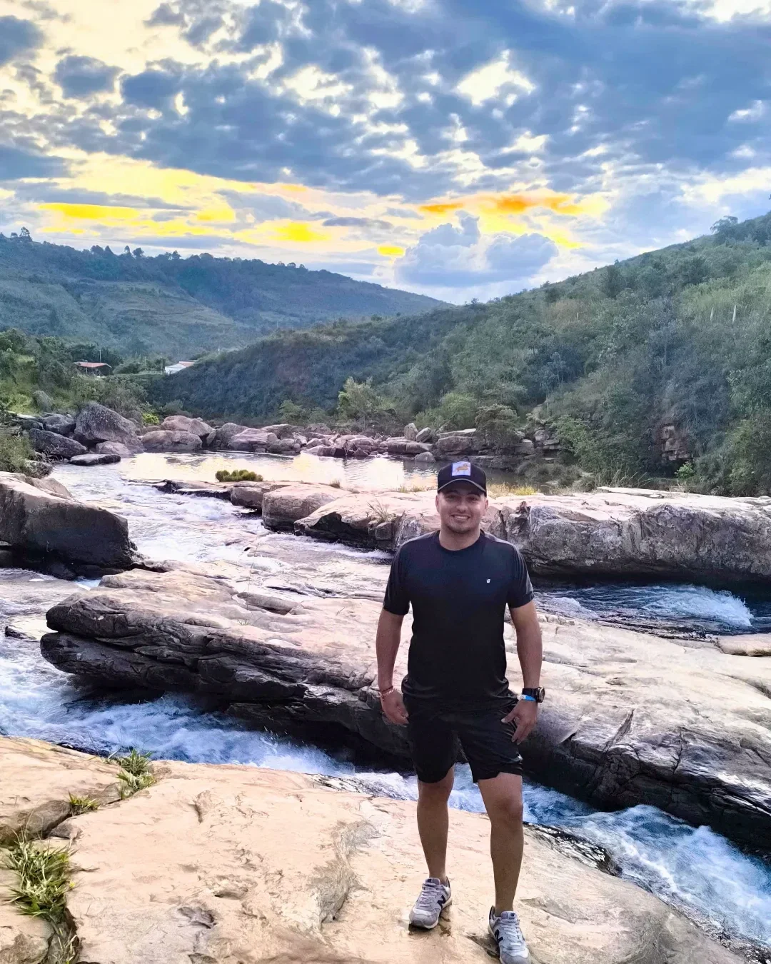 Pescaderito, gran río en Curiti (Esp/Eng)