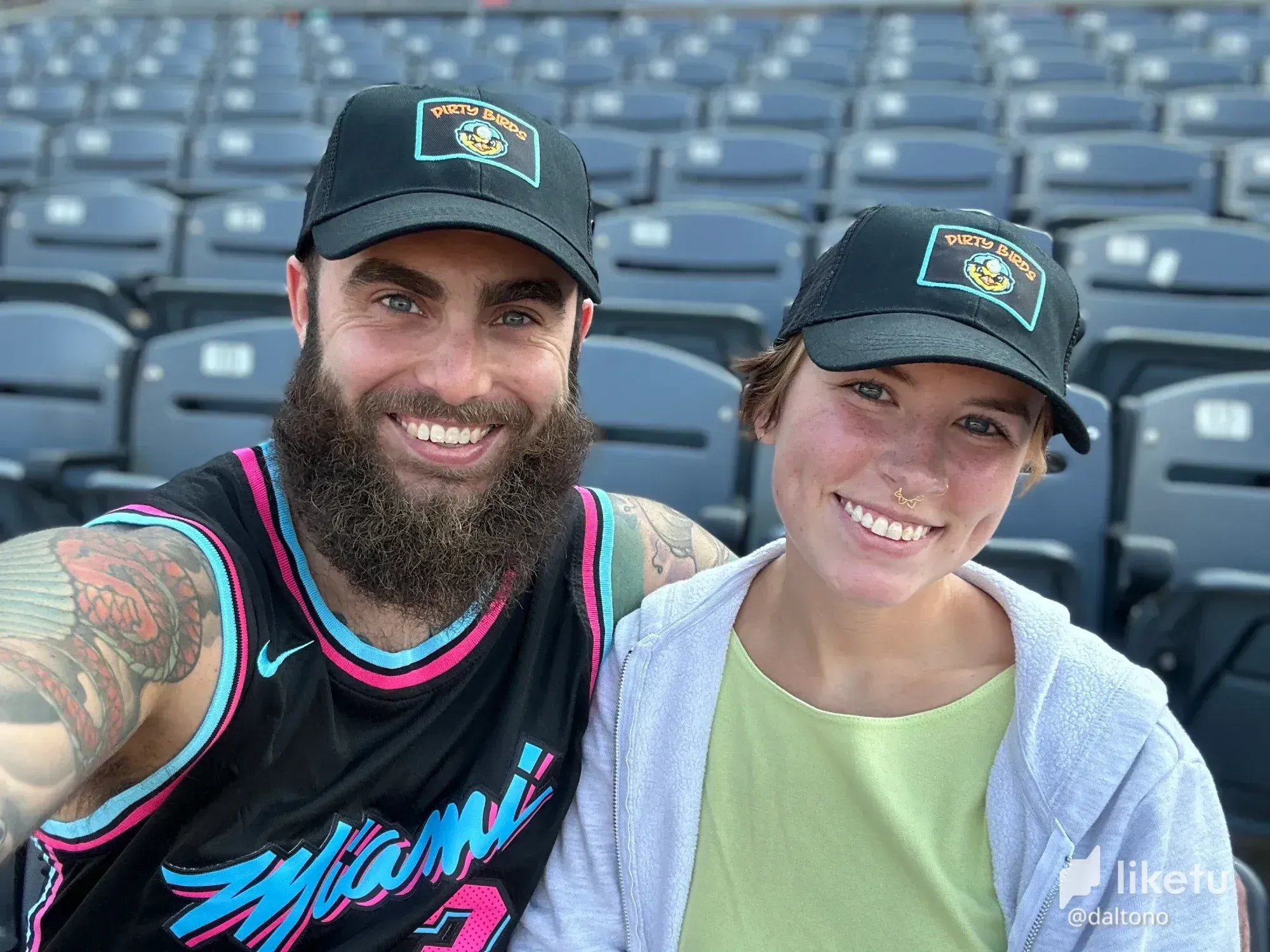 cl8a5eumt00n…
Payout: 0.000 HBDWe got free trucker hats at the Dirty Birds baseball game
2022-09-19 11:41<liketuimages> <center> ![cl88p487t00fd14kcfmkg946w_ushats.webp