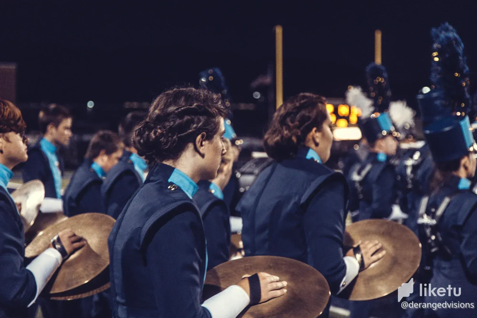 cl8kj4fhi02252gkc5kly2gvk_band-0926.webp
