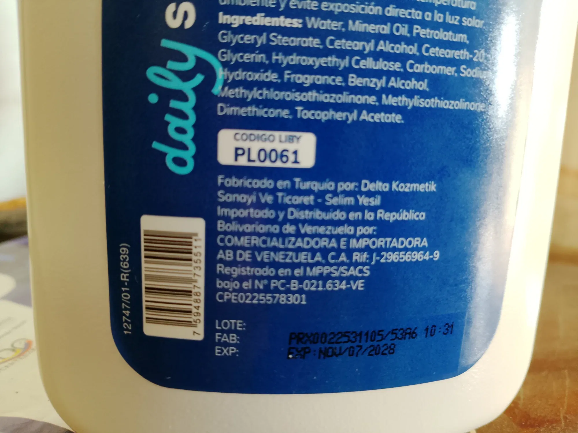 Probando una nueva crema corporal // Trying out a new body cream 