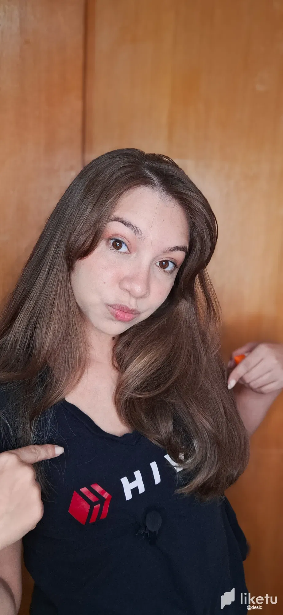 Behind-the-scenes photos during video recording