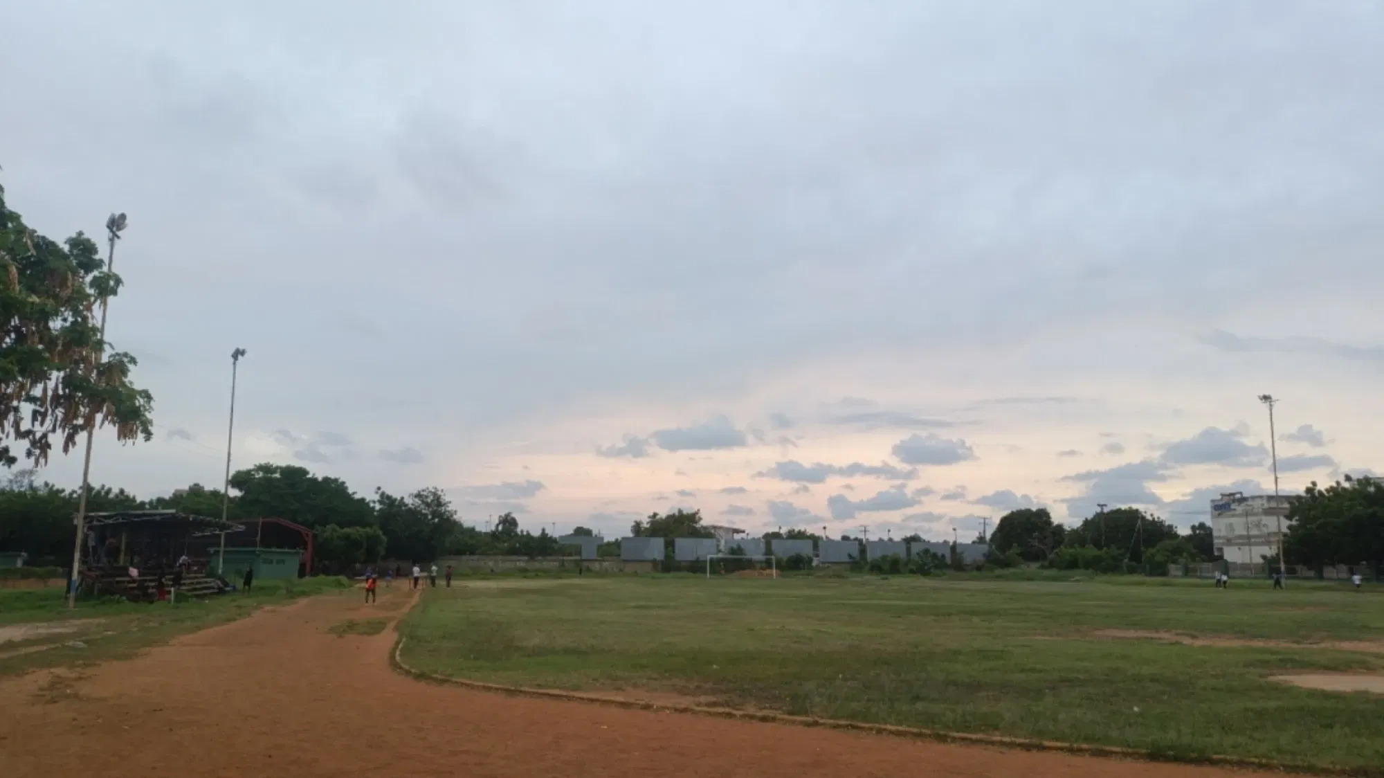 A6zuCdUY9qJ1vpLu_1000432943.webp