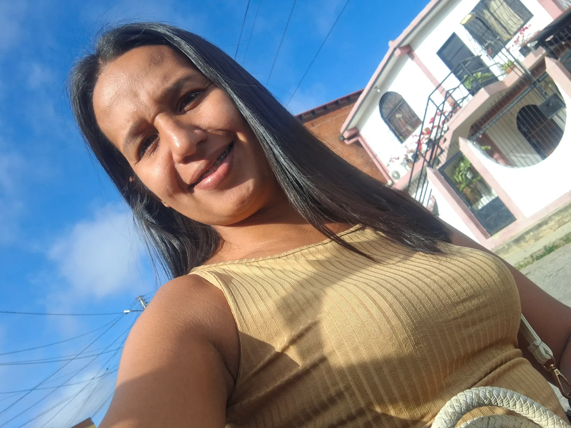 quofaYzII7HtQgev_1000517241.webp