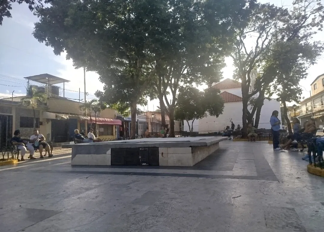 7qLKpon4TaEzFR6R_1000081968.webp