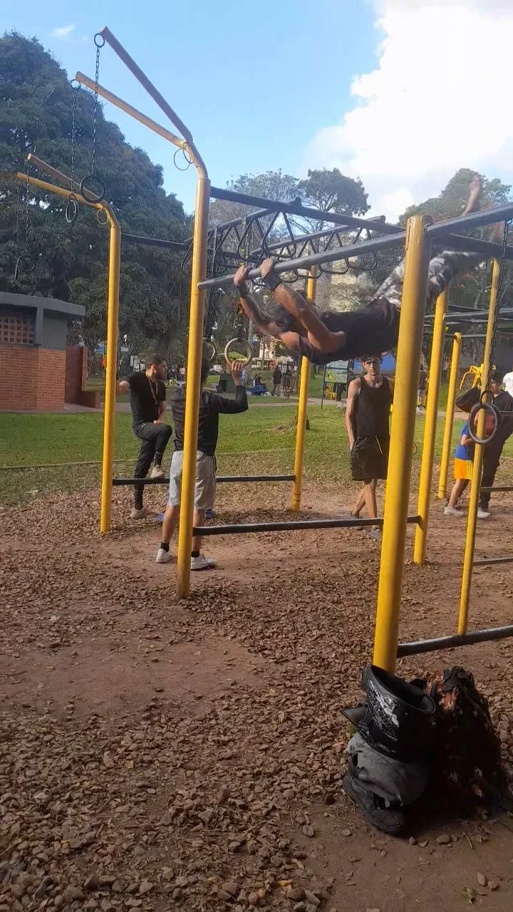 9lOb2UsSb7cd7SVq_VideoCapture_20250919-231217.webp