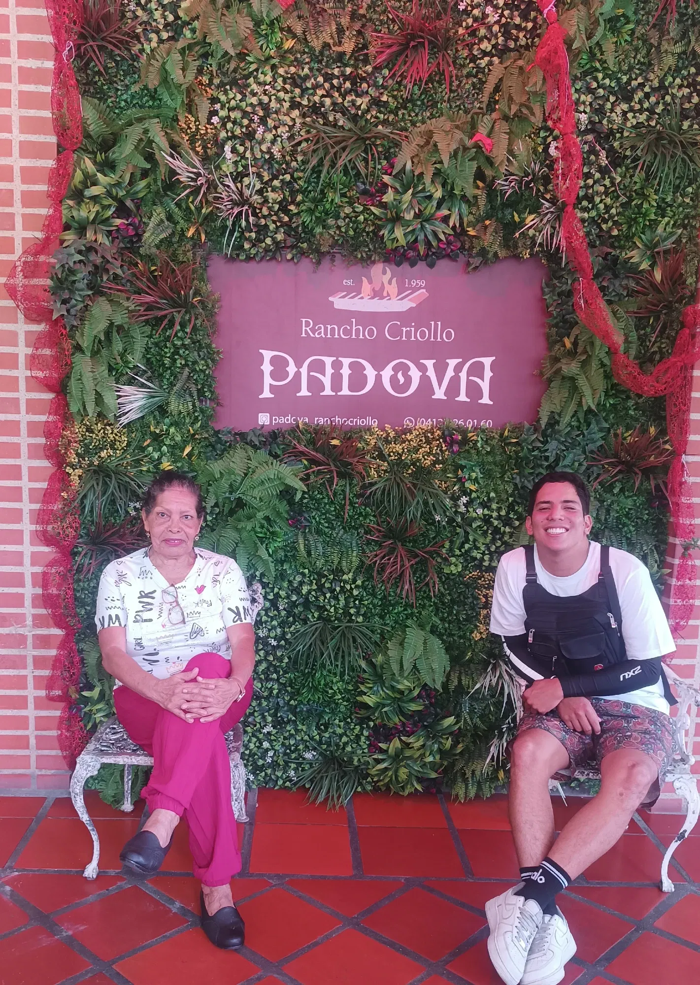JRVemZ2XNSazUZnR_1002312584.webp