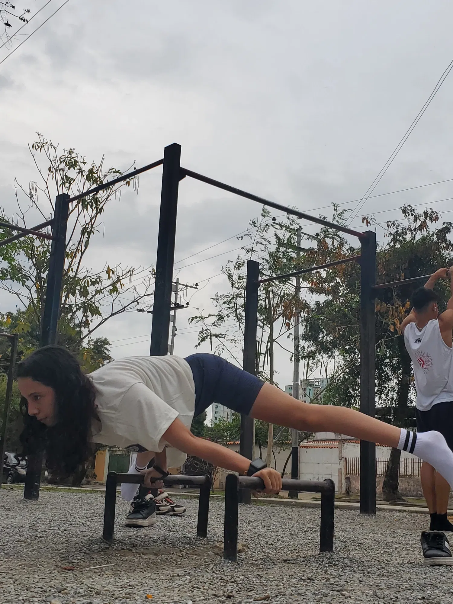 LKVj2S08HTgrzO3P_20250430_180151.webp