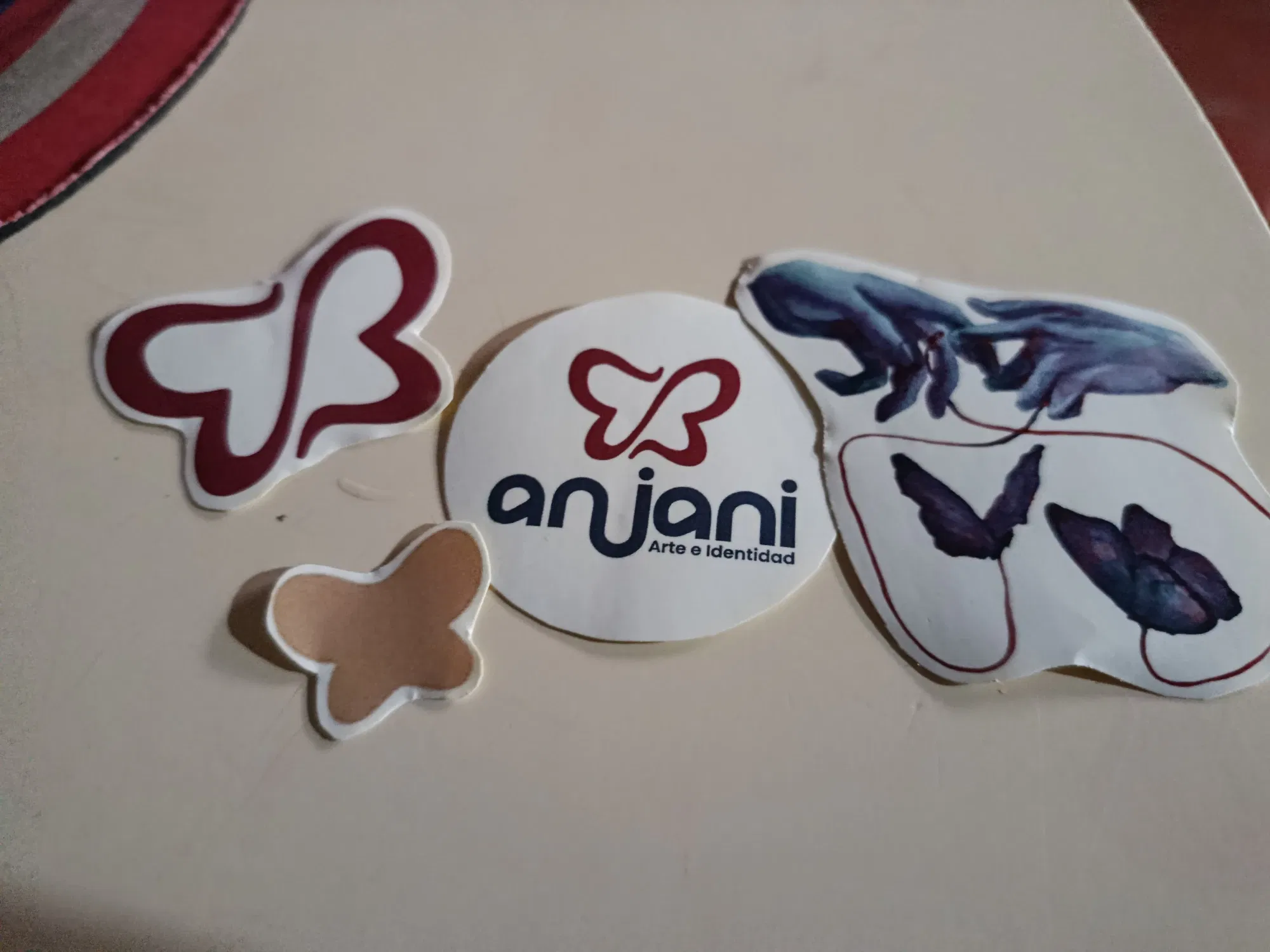 Calcomanías en la funda de mi teléfono [ESP][ENG]