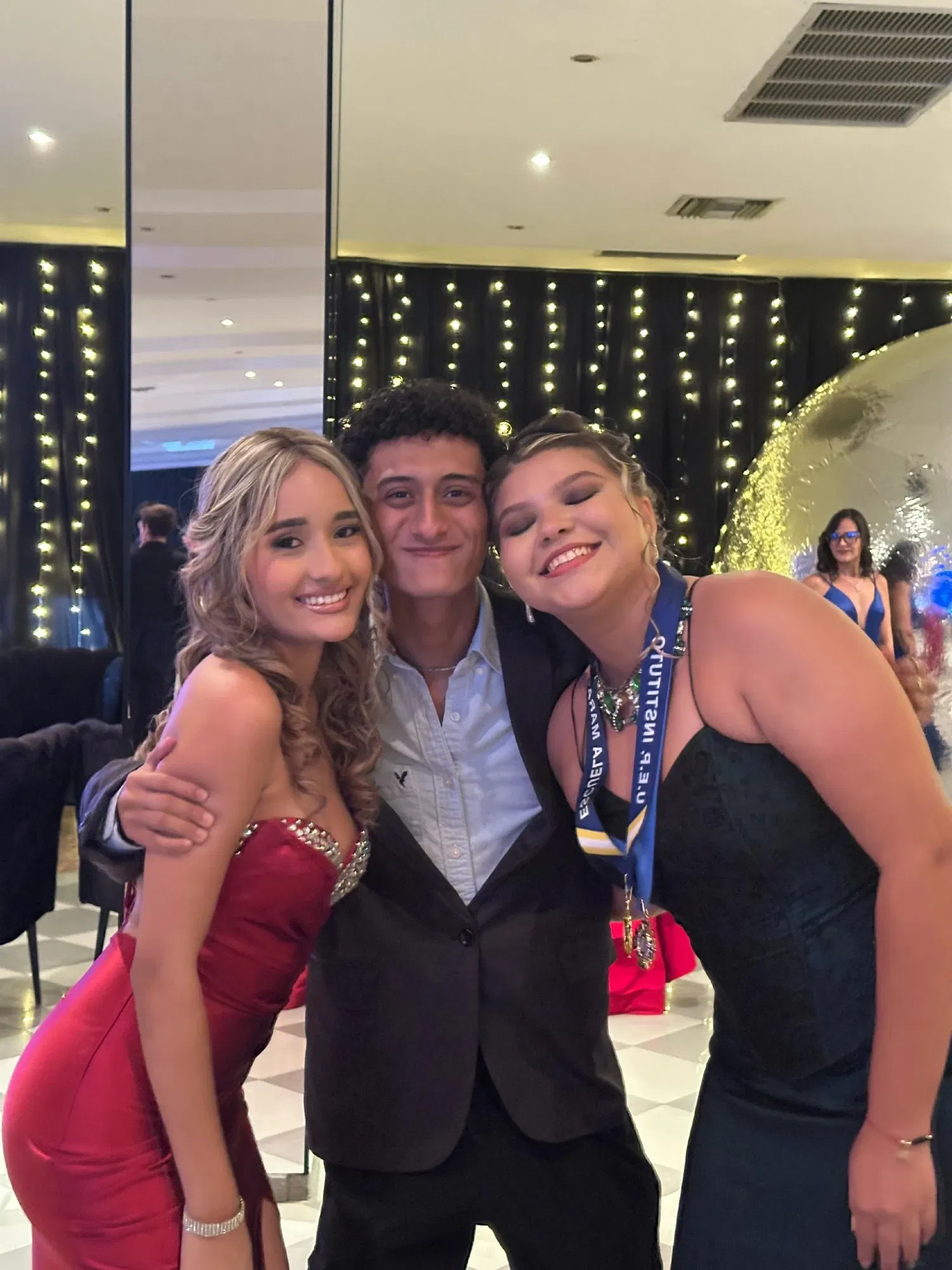 8EVCFmeOTJhDfh0d_1001251009.webp