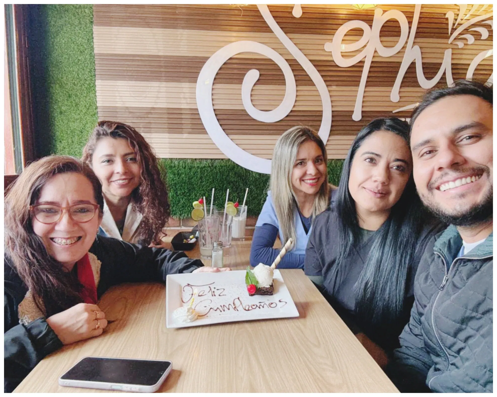 wgURLUQ…
Payout: 0.000 HBDFestejando con amigos especiales
2025-09-16 00:38<liketuimages> <center> ![ChAxcYcplkIhxJyB_1000149594.webp