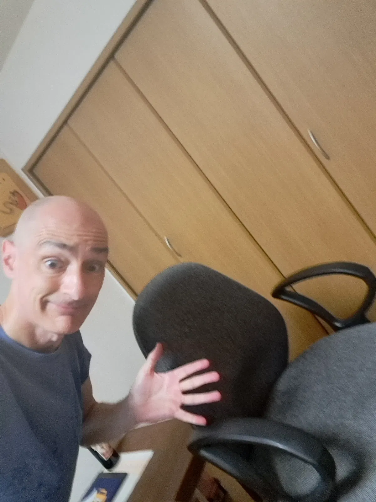 uzVF1ixgImXLrgz2_dhwithchair.webp