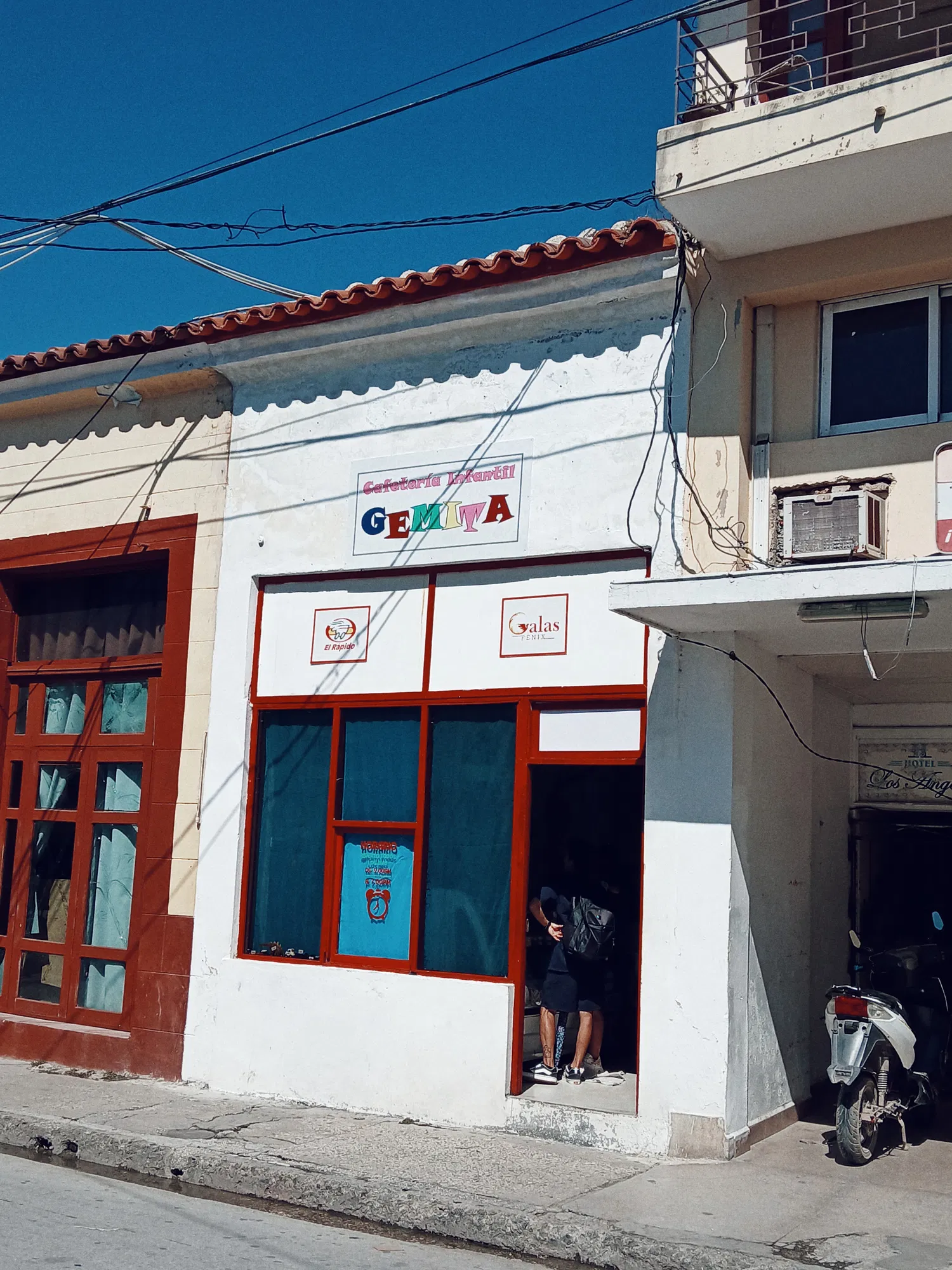 Un heladito bajo el arcoíris [ESP-ENG]