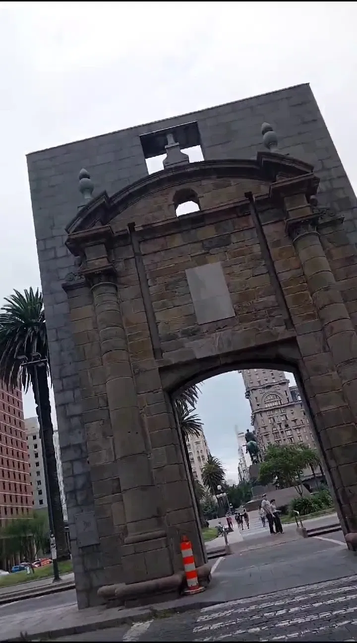 Parece turismo, pero estoy buscando trabajo⚠️