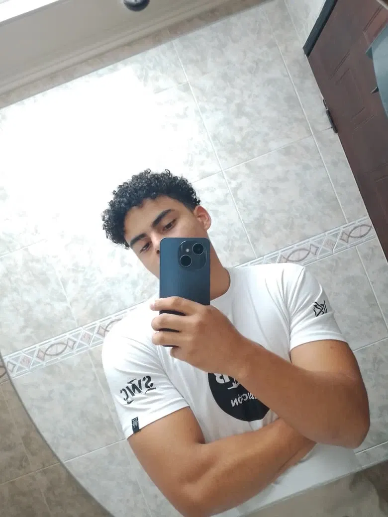 FEMJp3ChBgFKMmkk_3.webp