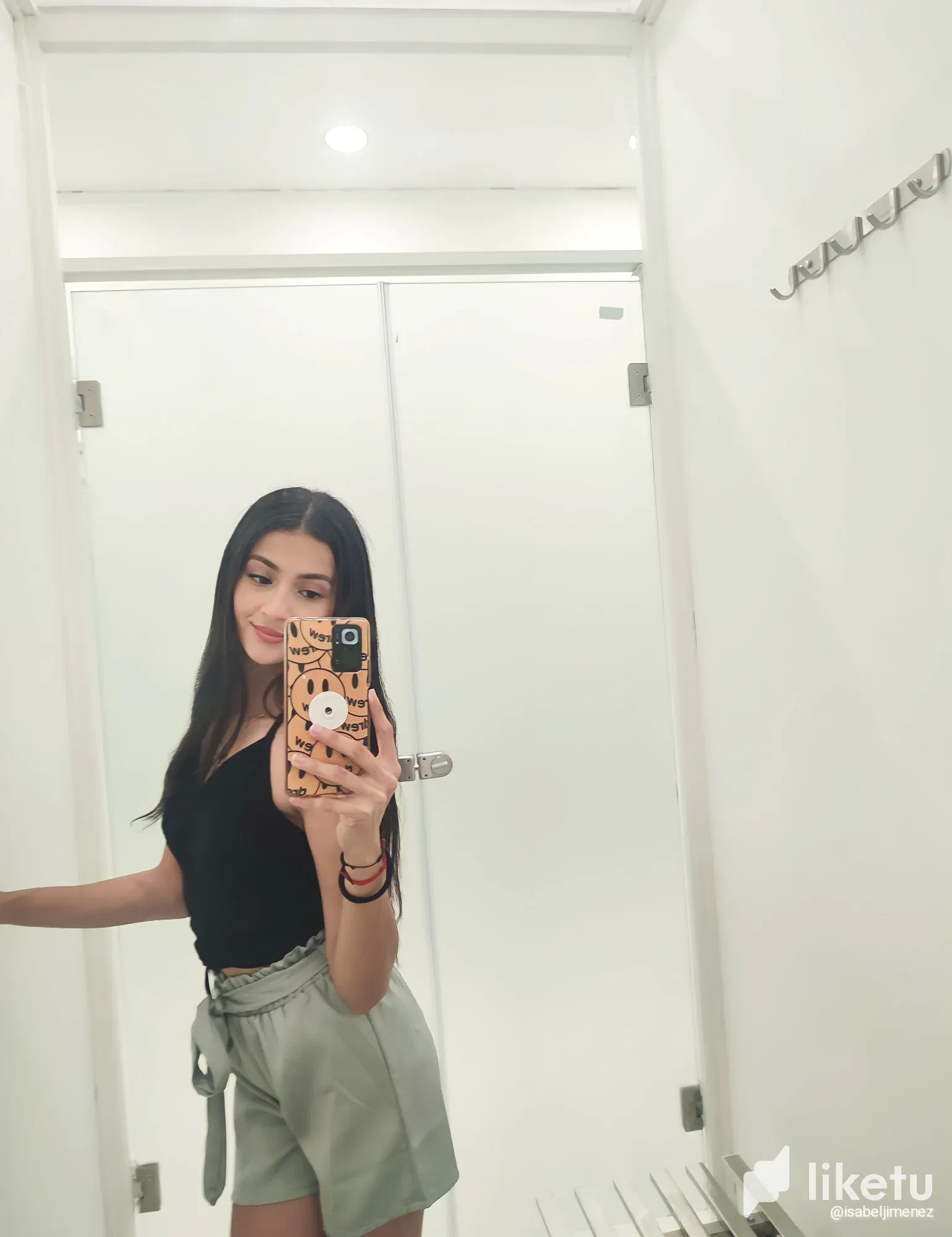 cllcvfbin00lw2esz2qlh8in2_1000206914.webp