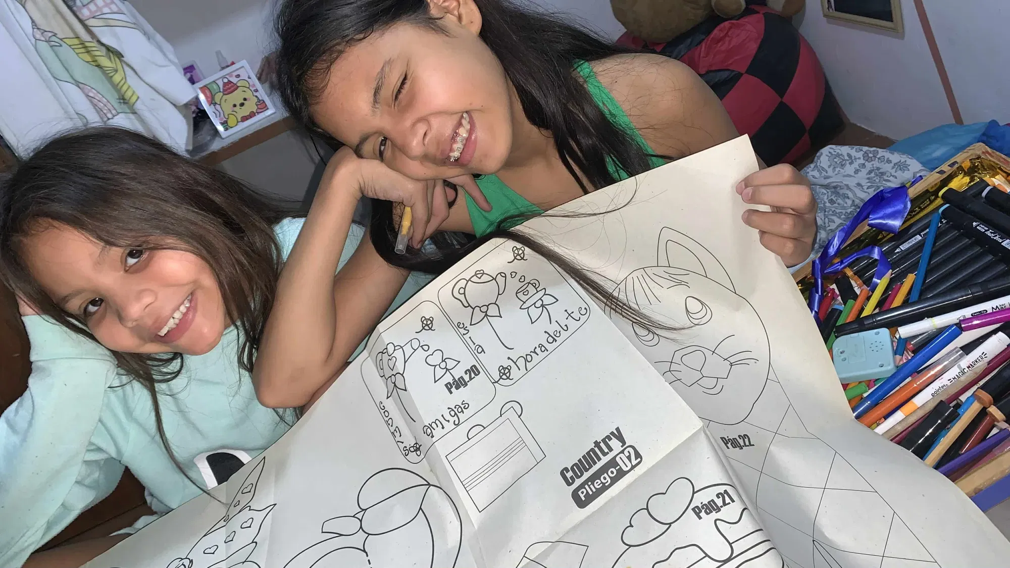 (Esp-Ing) "Coloreando con mis lindas primas.🤗💞"/ "Coloring with my cousins.🤗💞"