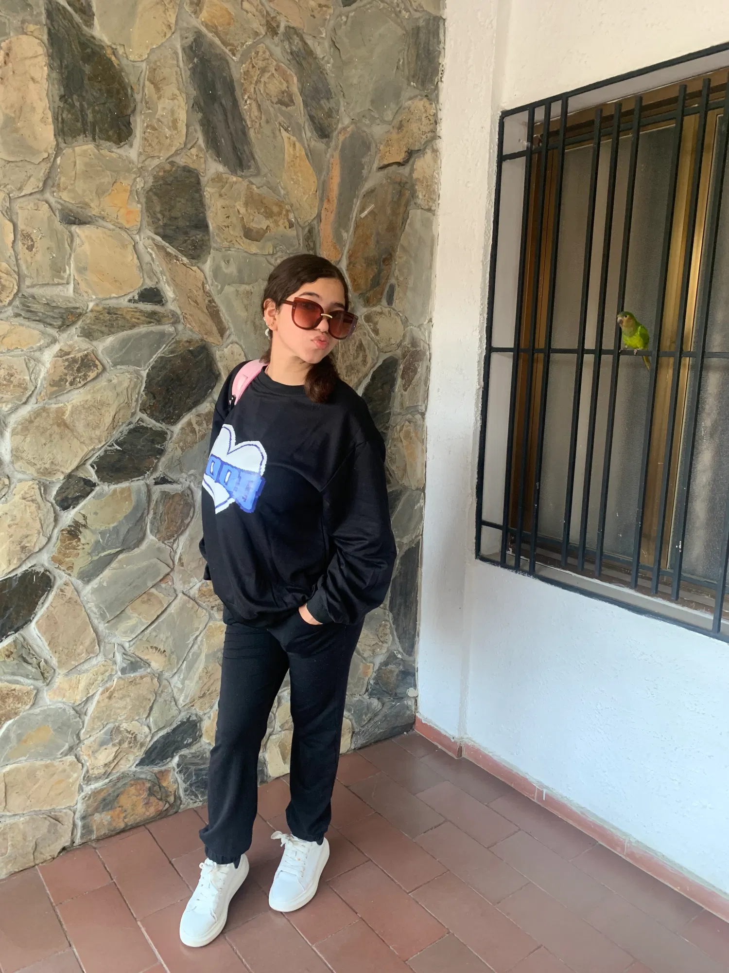  (Esp-Ing) “Jueves de negro.🖤😍” / “Black Thursday.🖤😍”