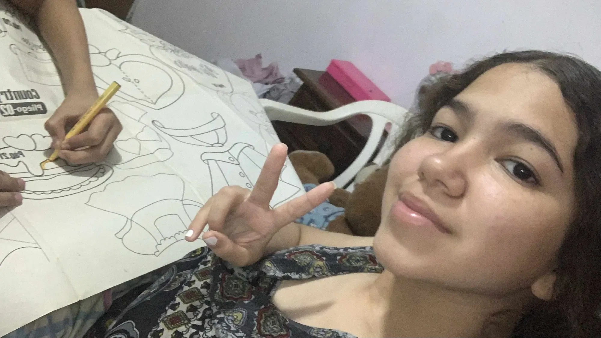 (Esp-Ing) "Coloreando con mis lindas primas.🤗💞"/ "Coloring with my cousins.🤗💞"