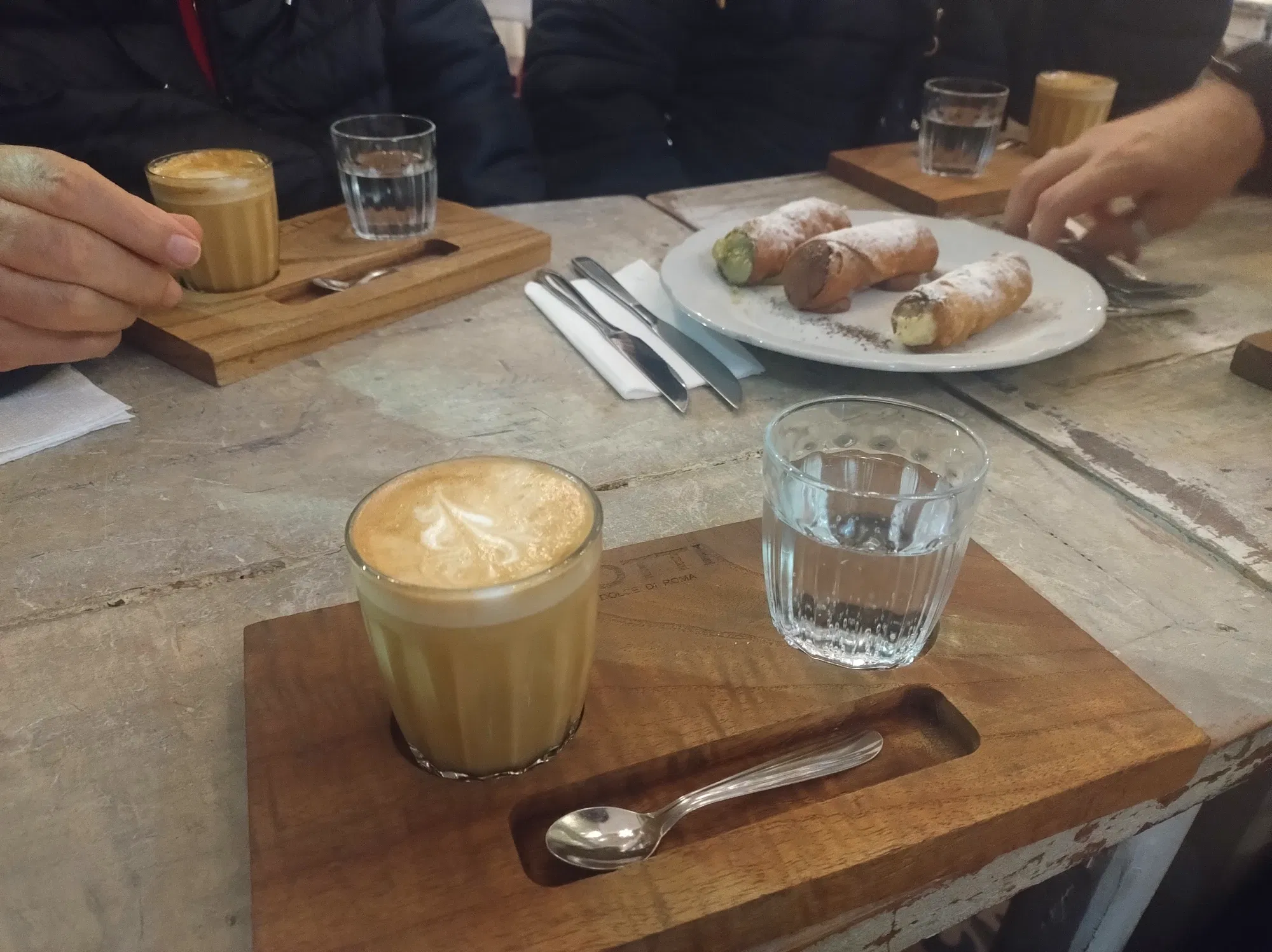 Buen café, malos Canolis. Tarde en familia [Es-En]