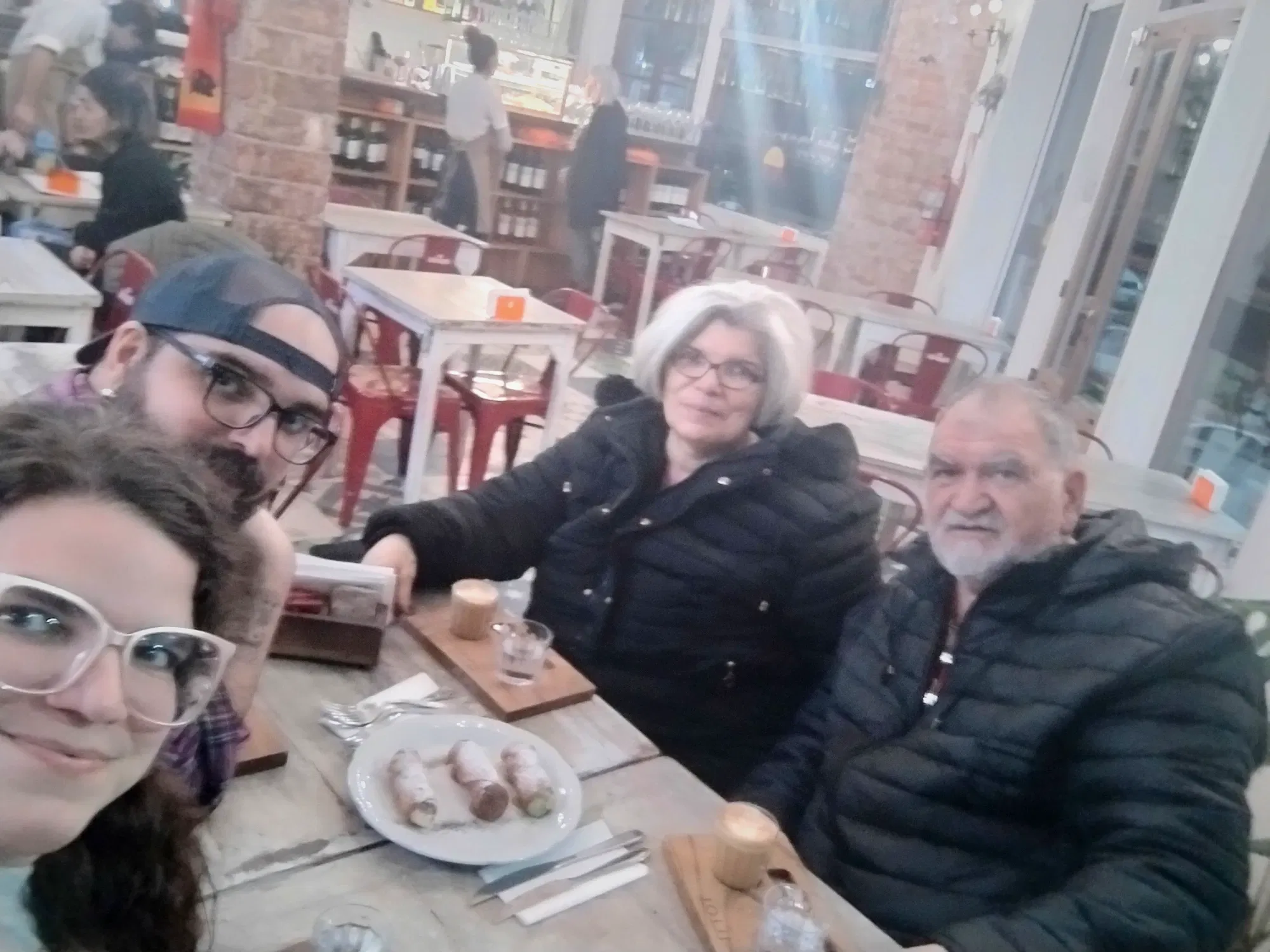 Buen café, malos Canolis. Tarde en familia [Es-En]