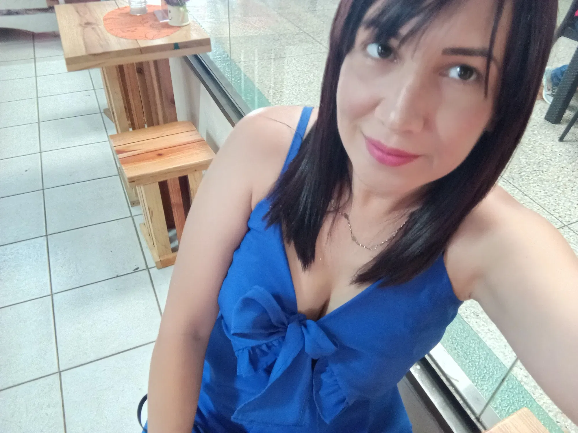 bmg0jFtQaLq63DqL_1000266602.webp/