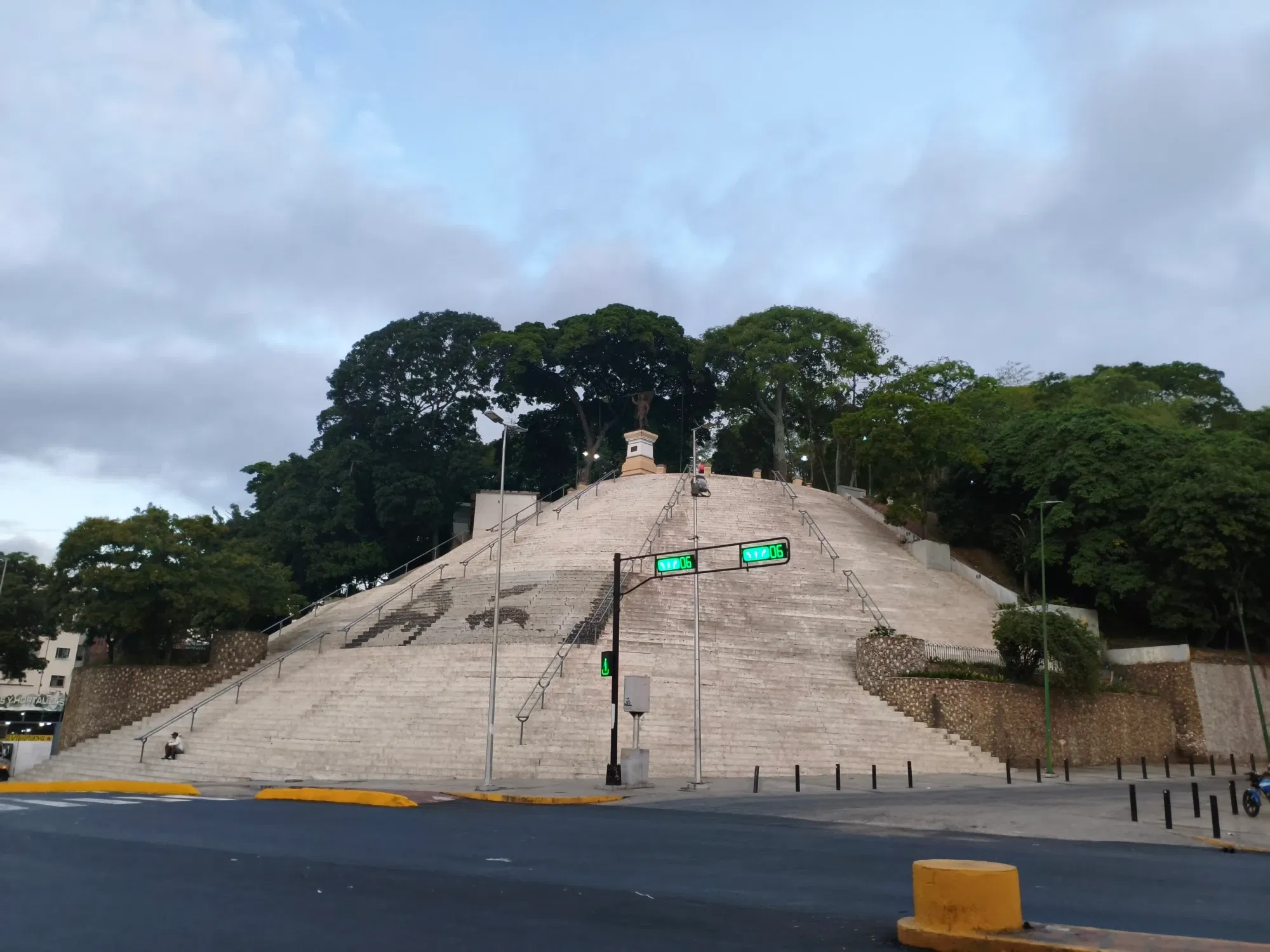 0qHZE2YikpUlu6la_1000100644.webp