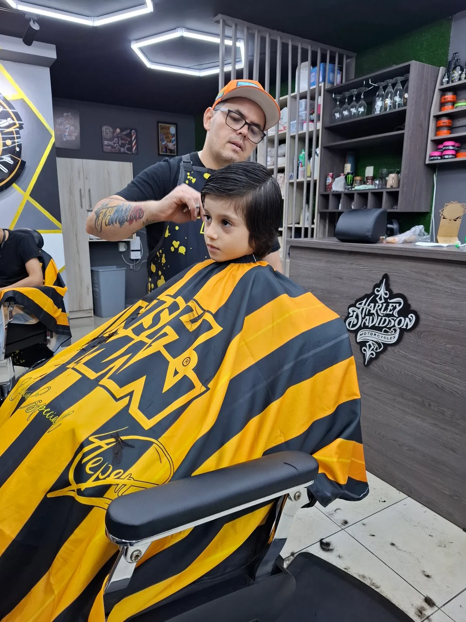 Sábado de Barbería y Dominó (Esp-Eng)