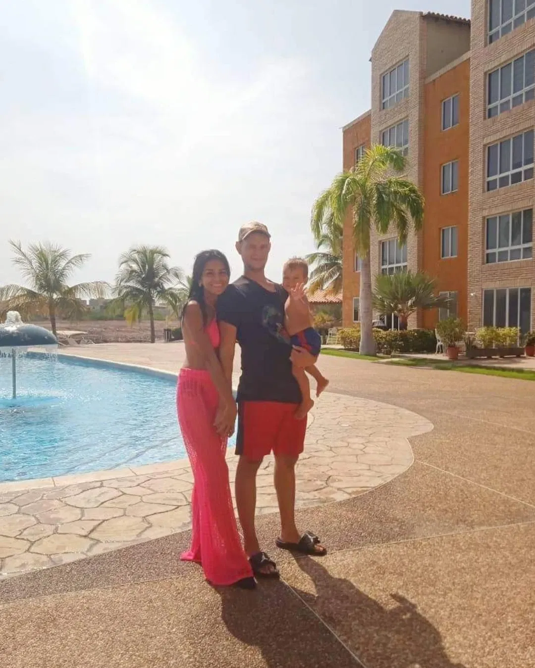 hylNWtBzKimDCH98_1000211317.webp