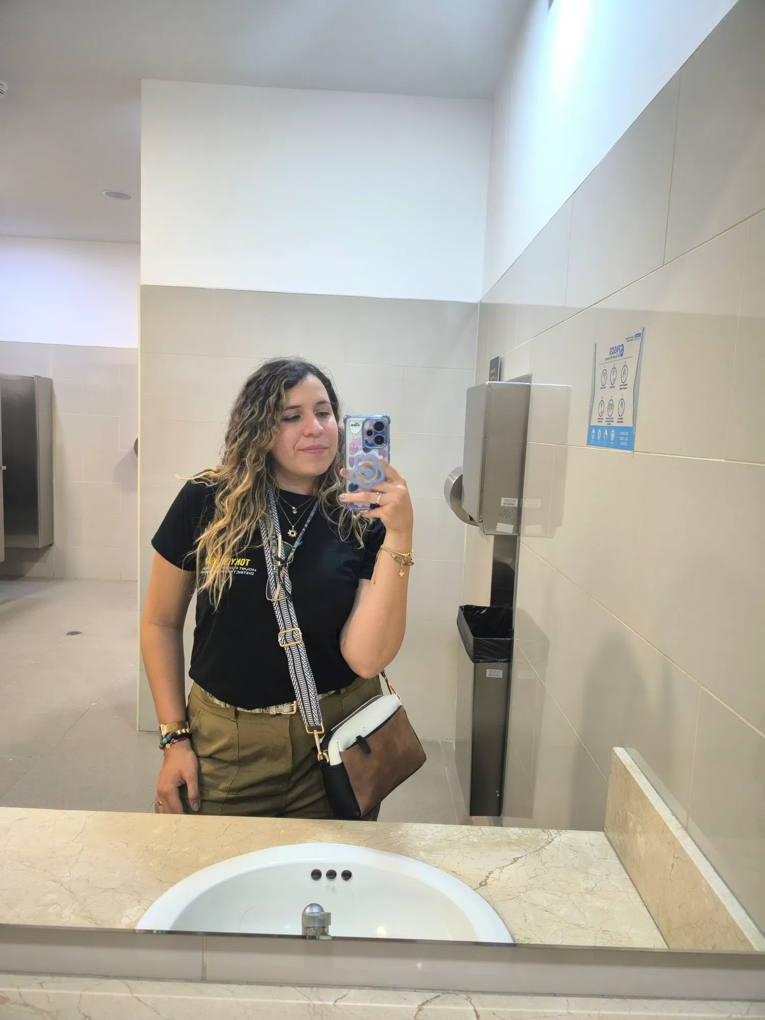 gz6KsgFB7FLdPnXJ_1000983366.webp